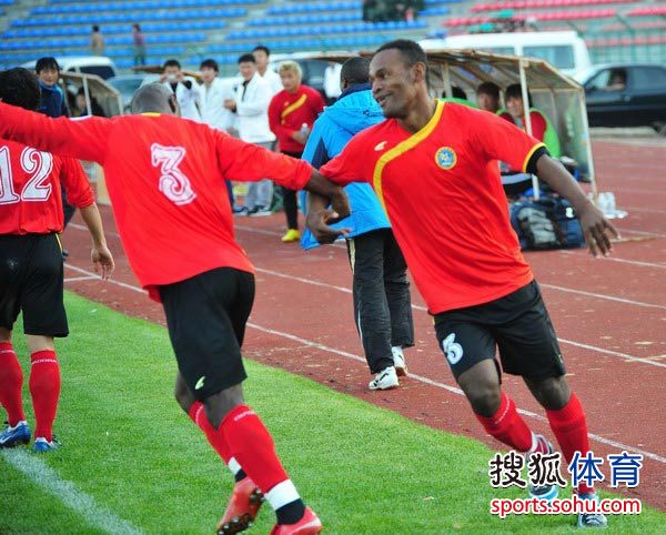  巴黎青训小将梅开二度惊艳全场  